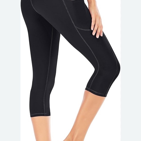 Iuga Black Capris Stretchy Activewear - Picture 1 of 9
